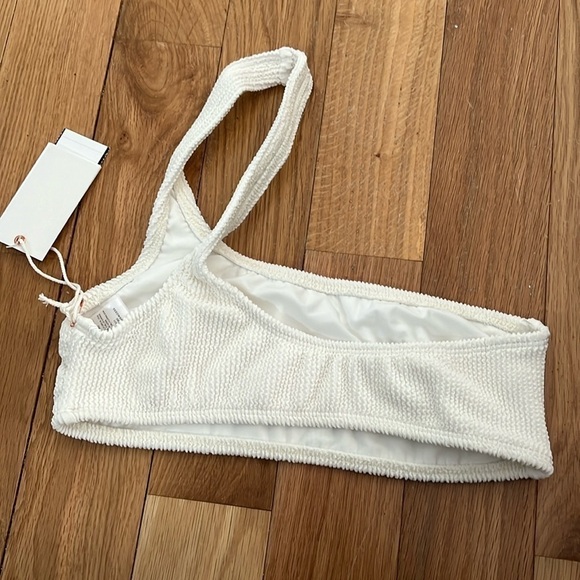 Good American Crinkle Hot Shoulder Top size 3/4 NWT - Picture 4 of 6